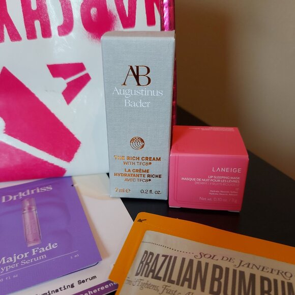 Summer Mix Samples + Toiletry Bag - Picture 5 of 10